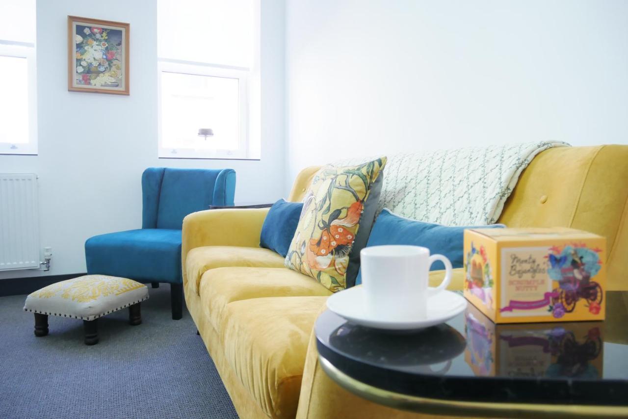 هولت One Bedroom Luxury Ground Floor Apartment With Parking In Heart Holt المظهر الخارجي الصورة